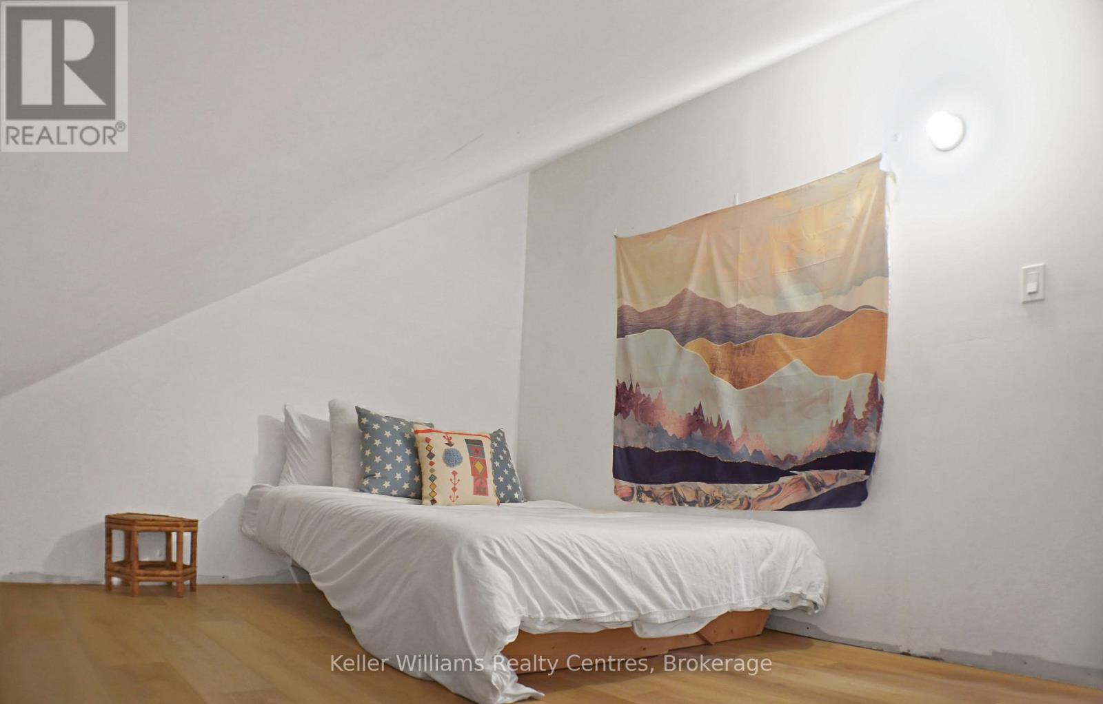 315 Shoreline Avenue, South Bruce Peninsula, Ontario  N0H 2T0 - Photo 32 - X12896078