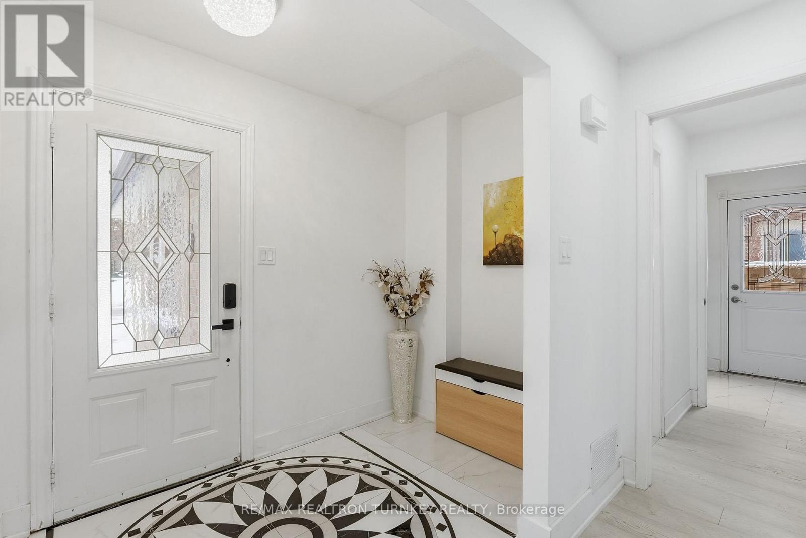 341 Buckingham Road, Newmarket, Ontario  L3Y 6K6 - Photo 8 - N12767214