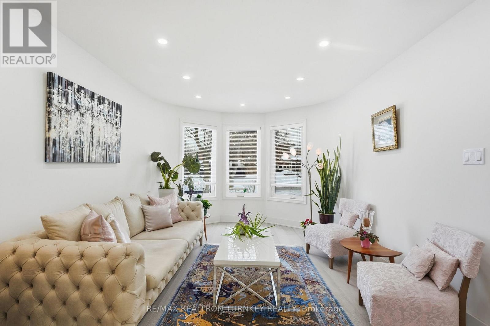 341 Buckingham Road, Newmarket, Ontario  L3Y 6K6 - Photo 6 - N12767214