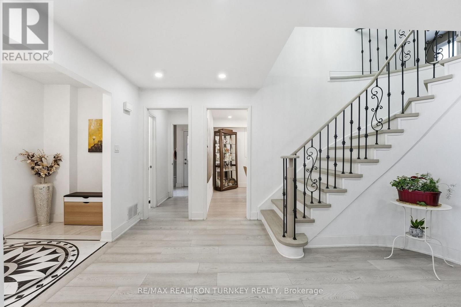 341 Buckingham Road, Newmarket, Ontario  L3Y 6K6 - Photo 7 - N12767214