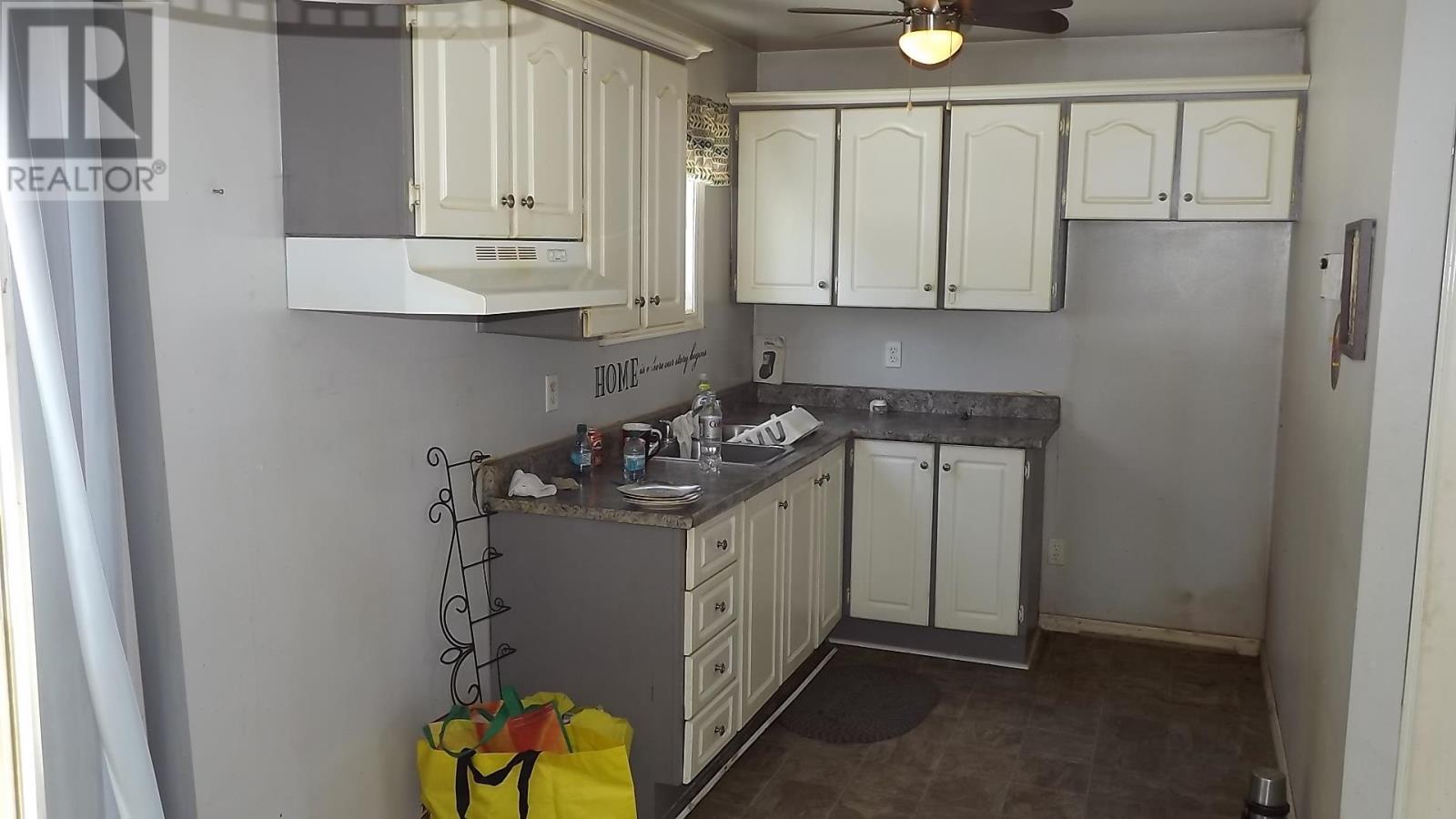 16 Hergott Ave, Elliot Lake, Ontario  P5A 3A8 - Photo 9 - SM260497