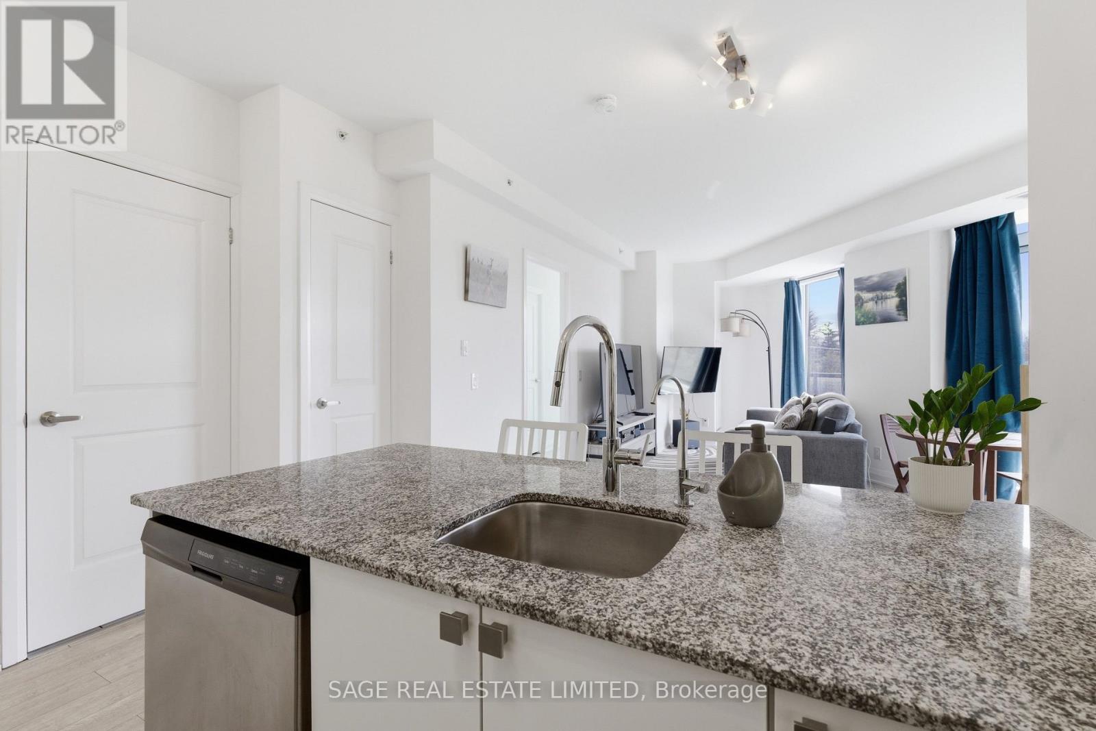 303 - 3655 Kingston Road, Toronto, Ontario  M1M 0E2 - Photo 2 - E12896084