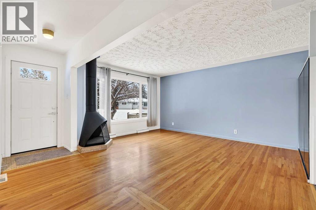 79 Hillary Crescent Sw, Calgary, Alberta  T2V 5J3 - Photo 7 - A2294116