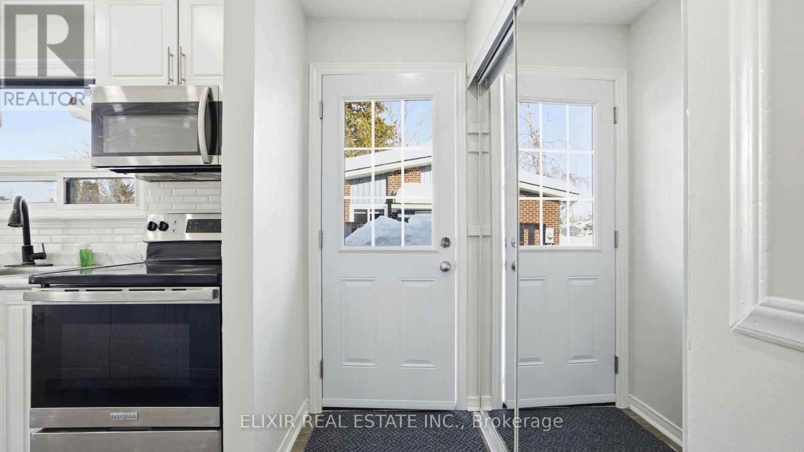 45 Austen Lane, Barrie, Ontario  L4N 4V4 - Photo 7 - S12896114