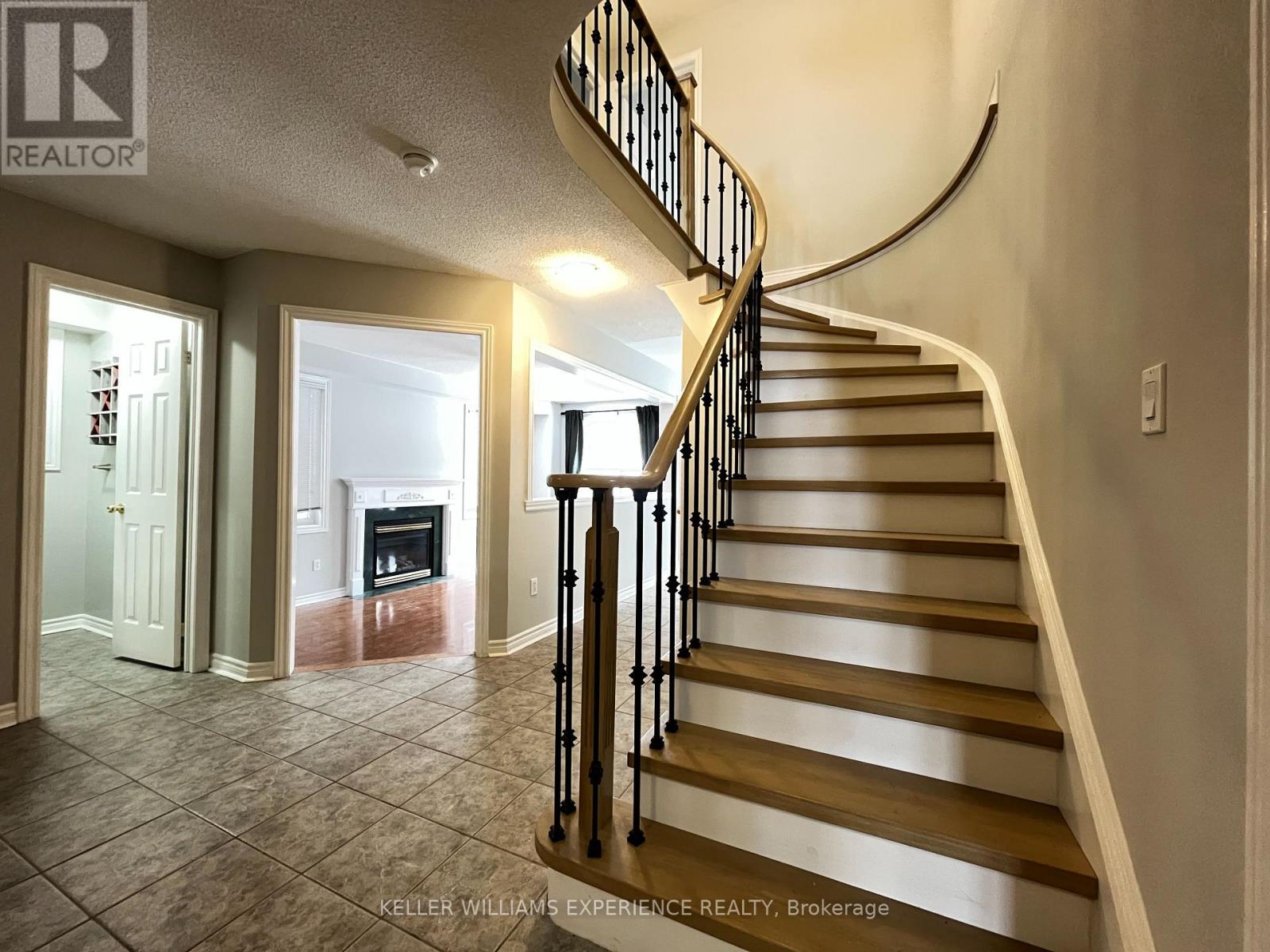 59 Birchwood Drive, Barrie, Ontario  L4M 6X7 - Photo 5 - S12896184