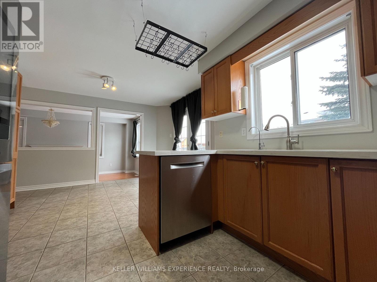 59 Birchwood Drive, Barrie, Ontario  L4M 6X7 - Photo 9 - S12896184