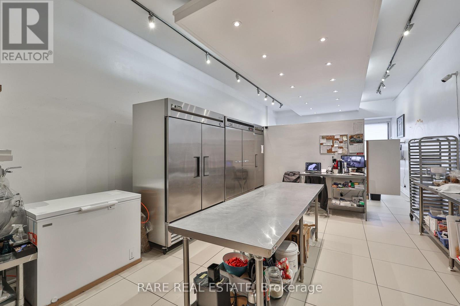 3588 Dufferin Street, Toronto, Ontario  M3K 1N1 - Photo 8 - W12896048