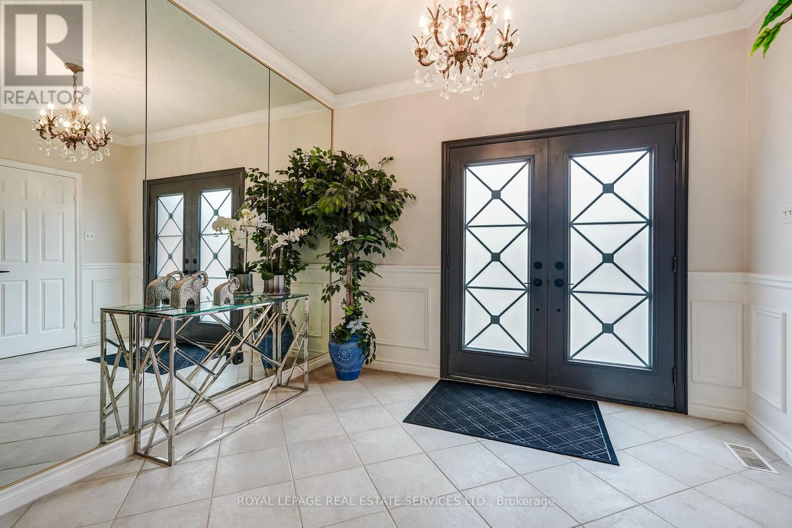 9 Morrison Creek Crescent, Oakville, Ontario  L6H 4C2 - Photo 3 - W12896146