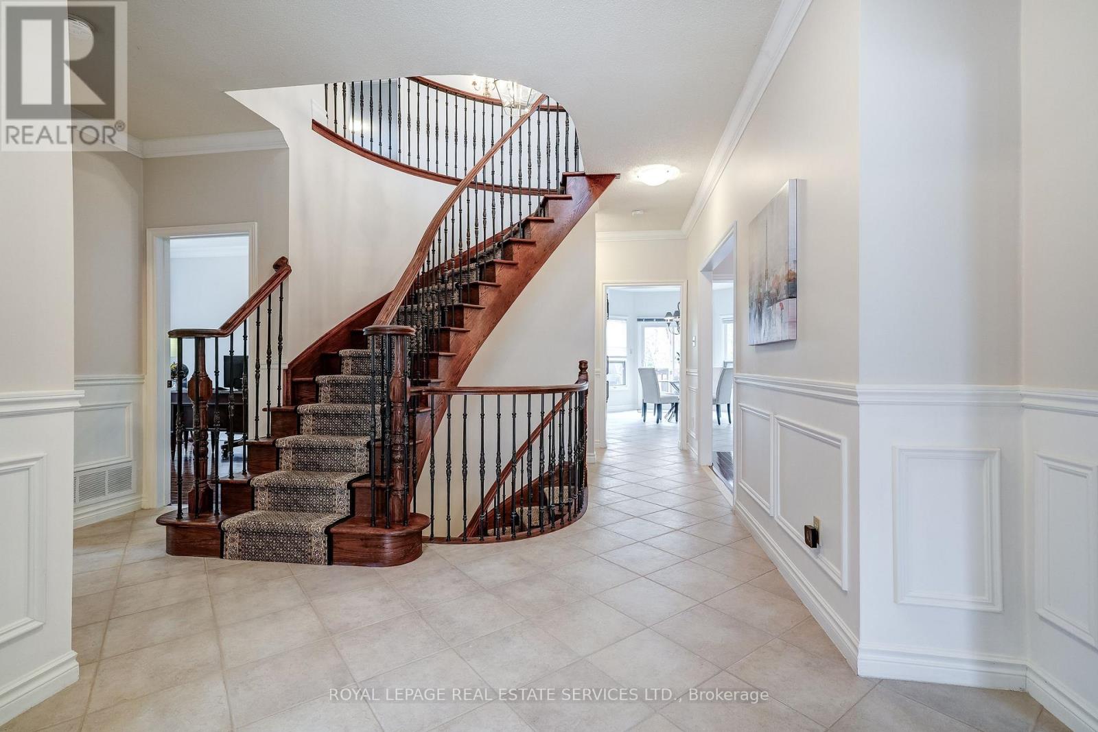 9 Morrison Creek Crescent, Oakville, Ontario  L6H 4C2 - Photo 5 - W12896146