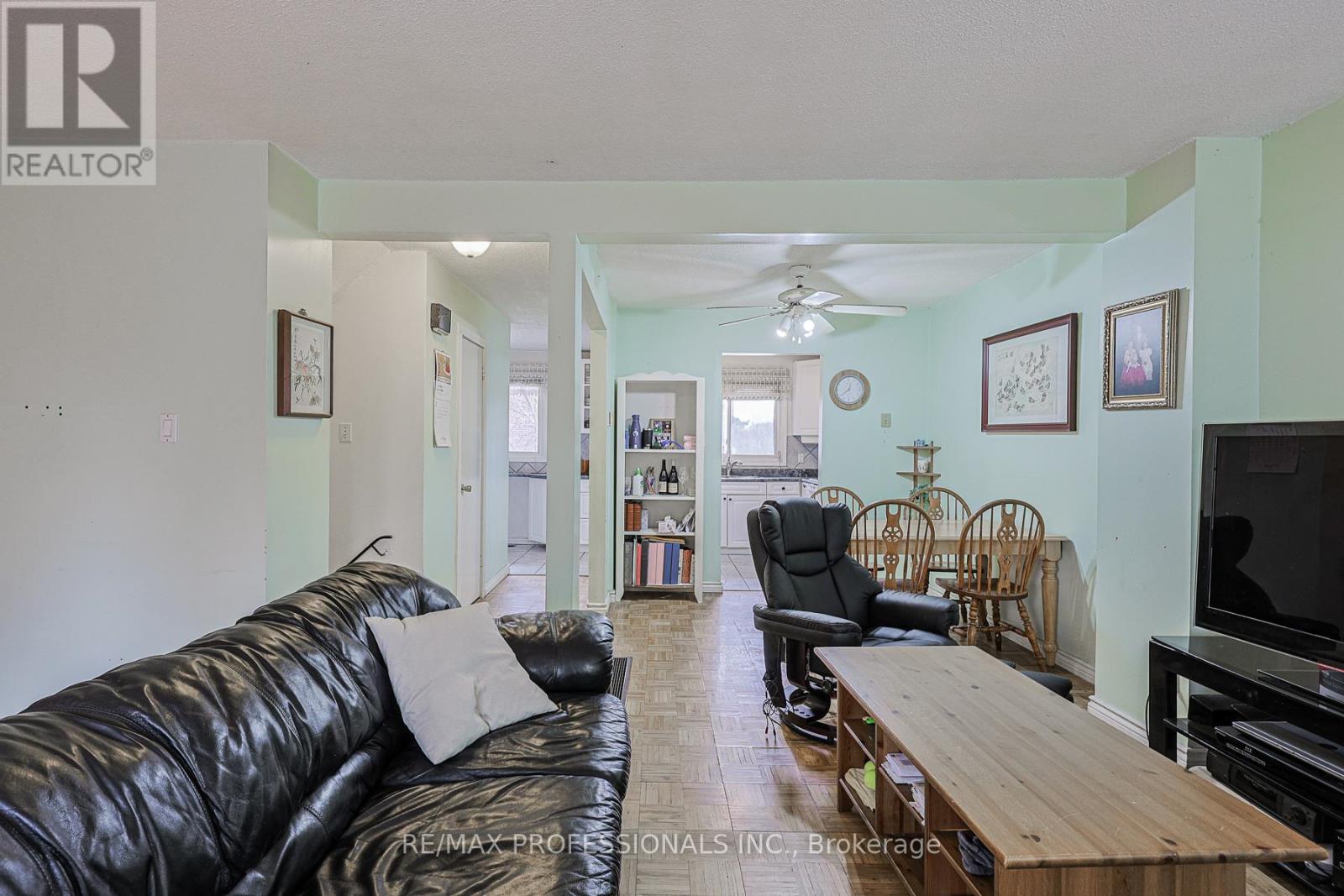 24 Permfield Path, Toronto, Ontario  M9C 4Y5 - Photo 13 - W12896148