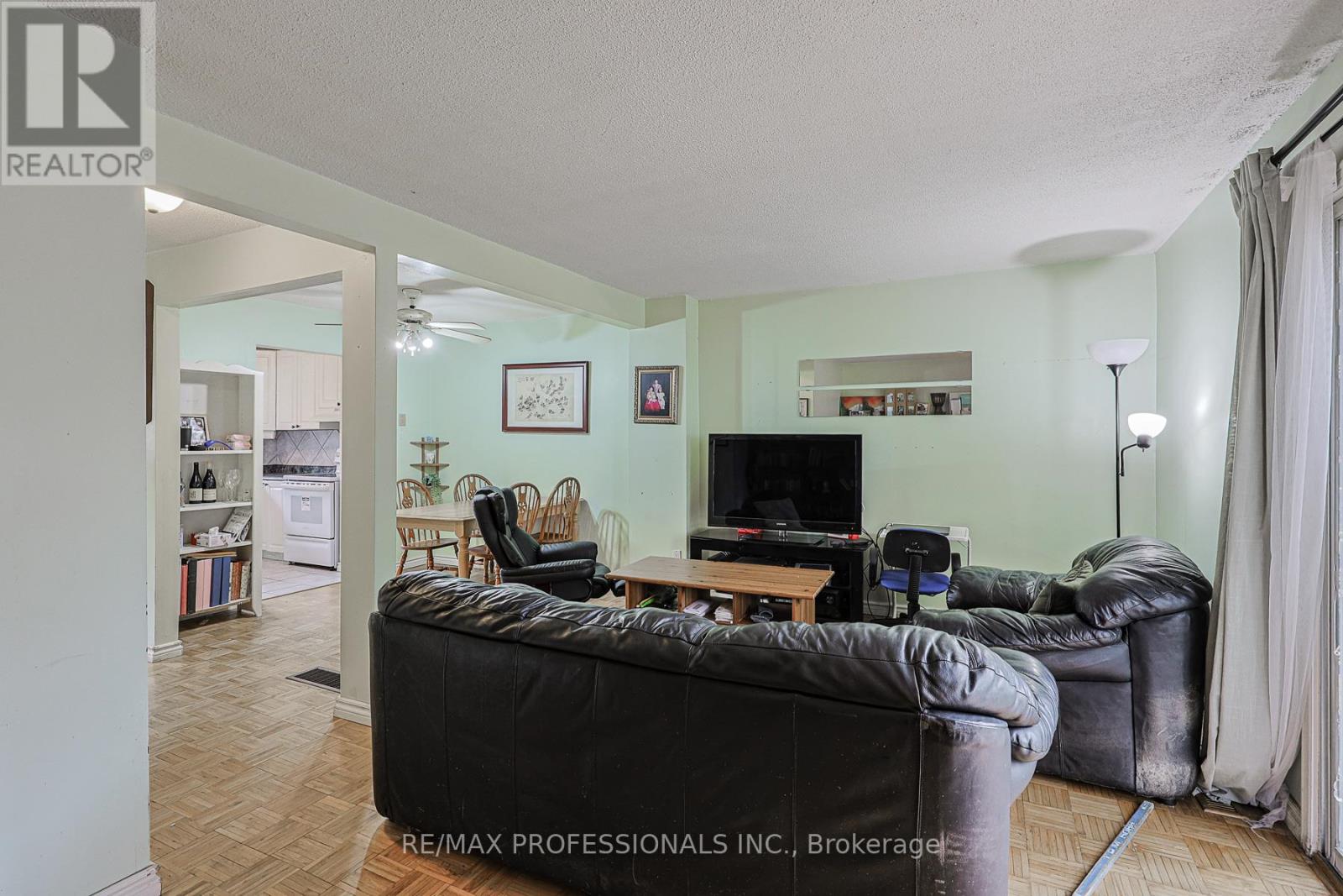 24 Permfield Path, Toronto, Ontario  M9C 4Y5 - Photo 15 - W12896148