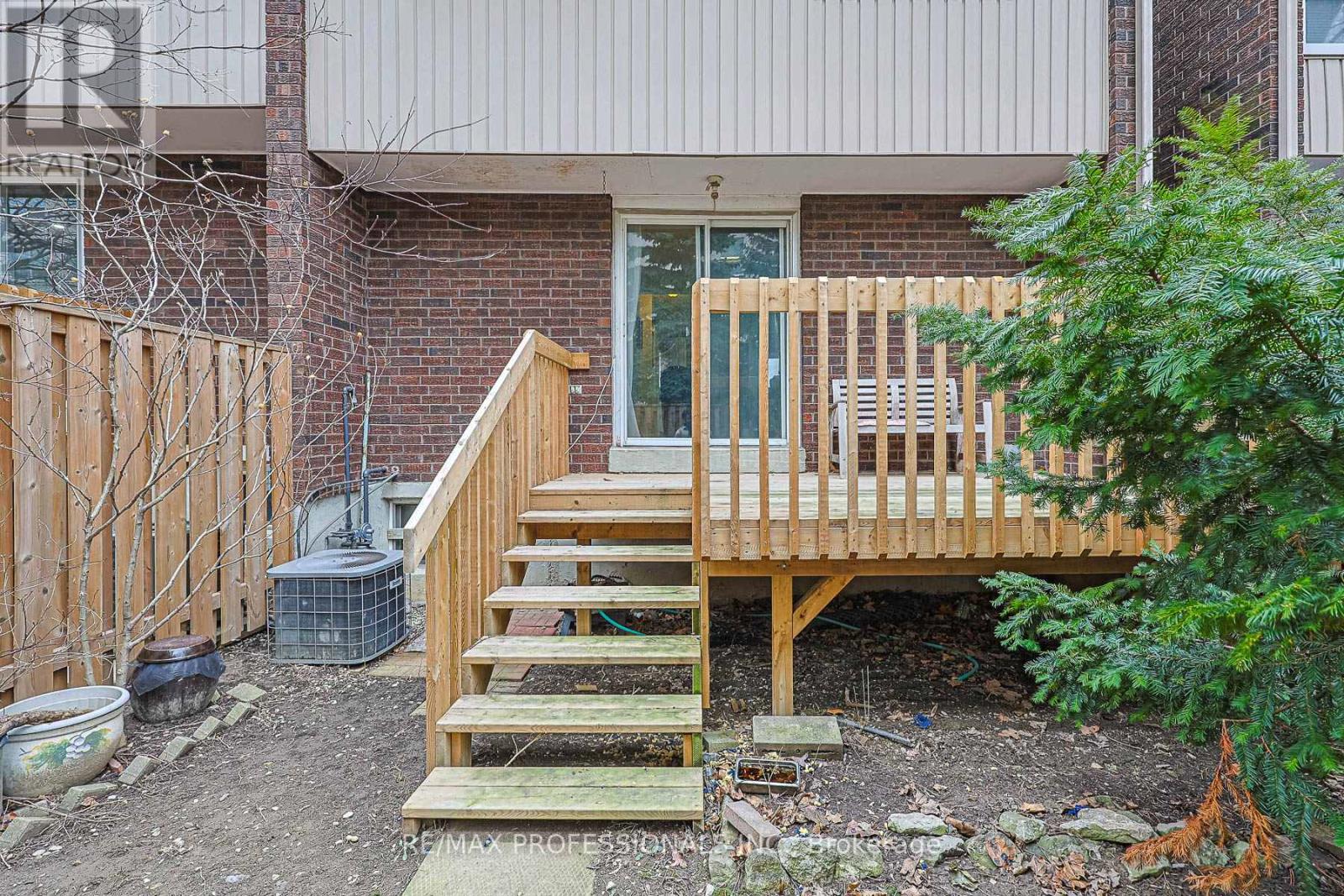 24 Permfield Path, Toronto, Ontario  M9C 4Y5 - Photo 18 - W12896148