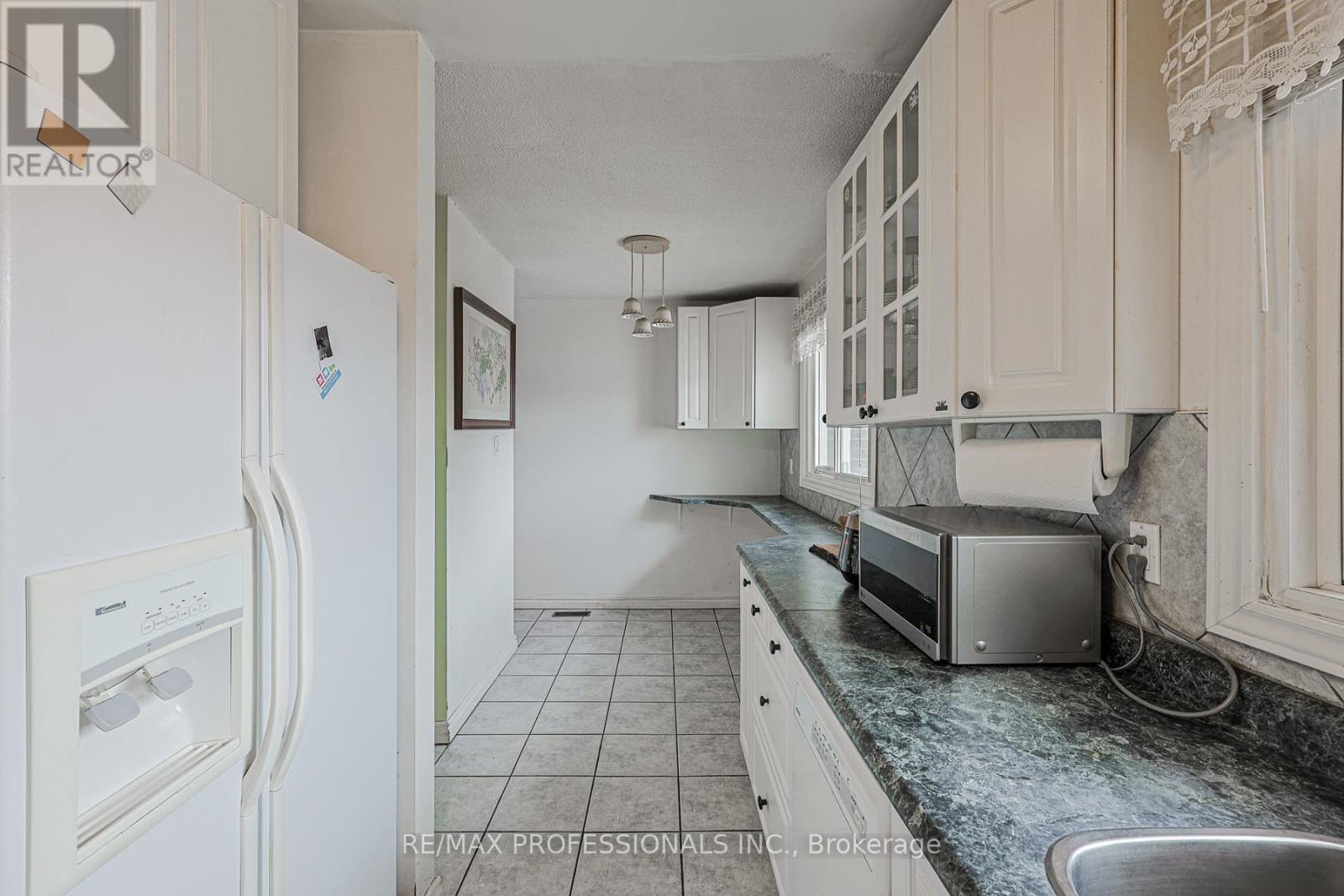 24 Permfield Path, Toronto, Ontario  M9C 4Y5 - Photo 23 - W12896148