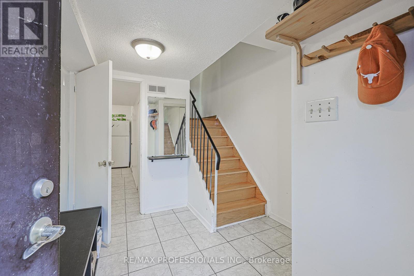 24 Permfield Path, Toronto, Ontario  M9C 4Y5 - Photo 3 - W12896148