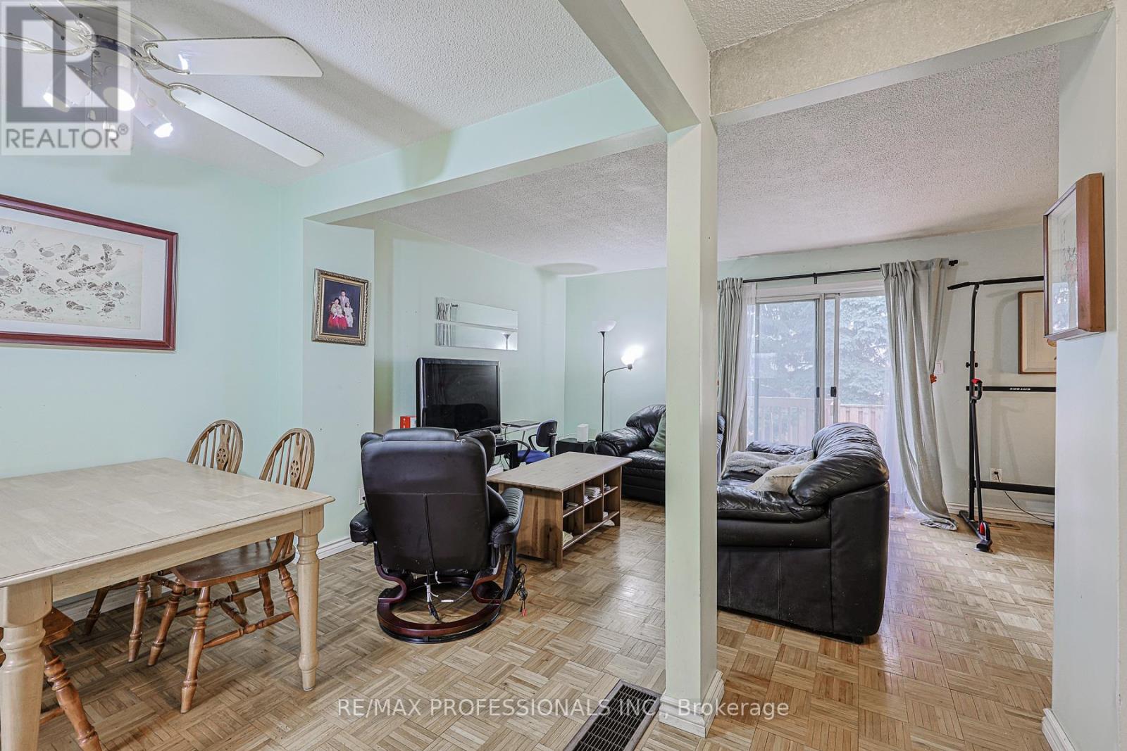 24 Permfield Path, Toronto, Ontario  M9C 4Y5 - Photo 5 - W12896148