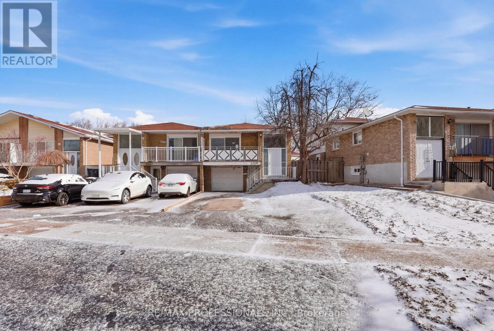 3335 Delfi Road, Mississauga, Ontario  L5L 1S1 - Photo 2 - W12896224