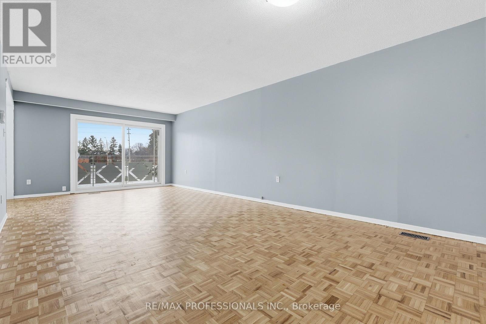 3335 Delfi Road, Mississauga, Ontario  L5L 1S1 - Photo 7 - W12896224