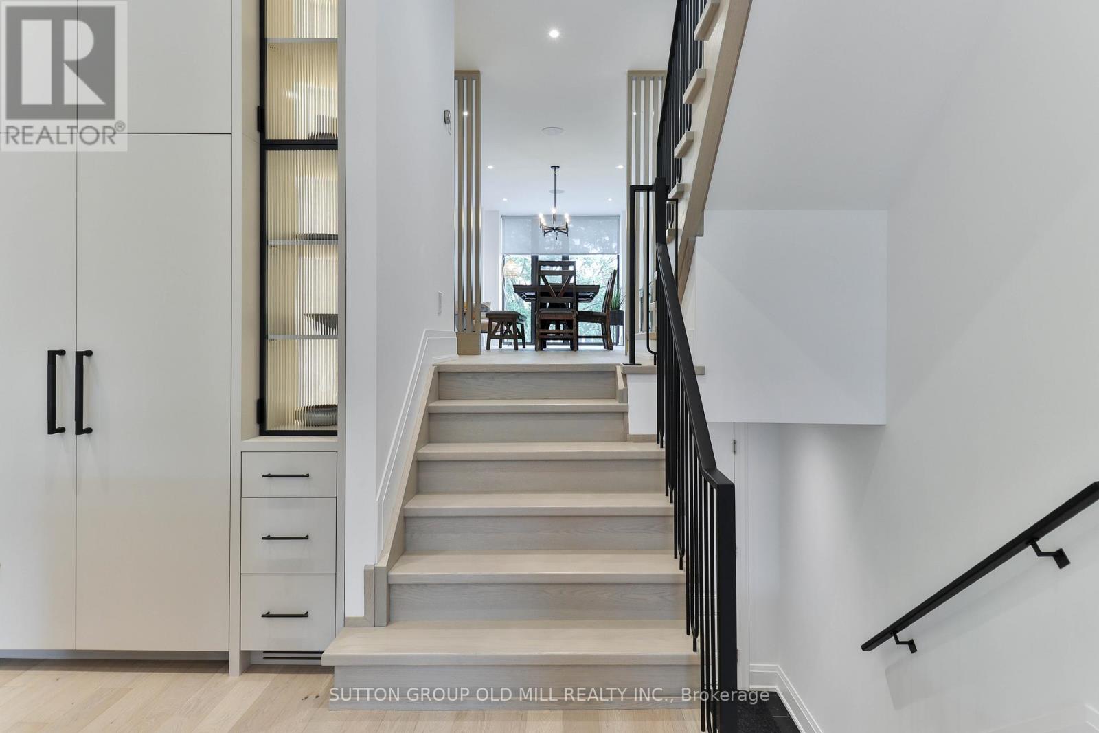 216 Delta Street, Toronto (Alderwood), Ontario  M8W 4E6 - Photo 10 - W12896228