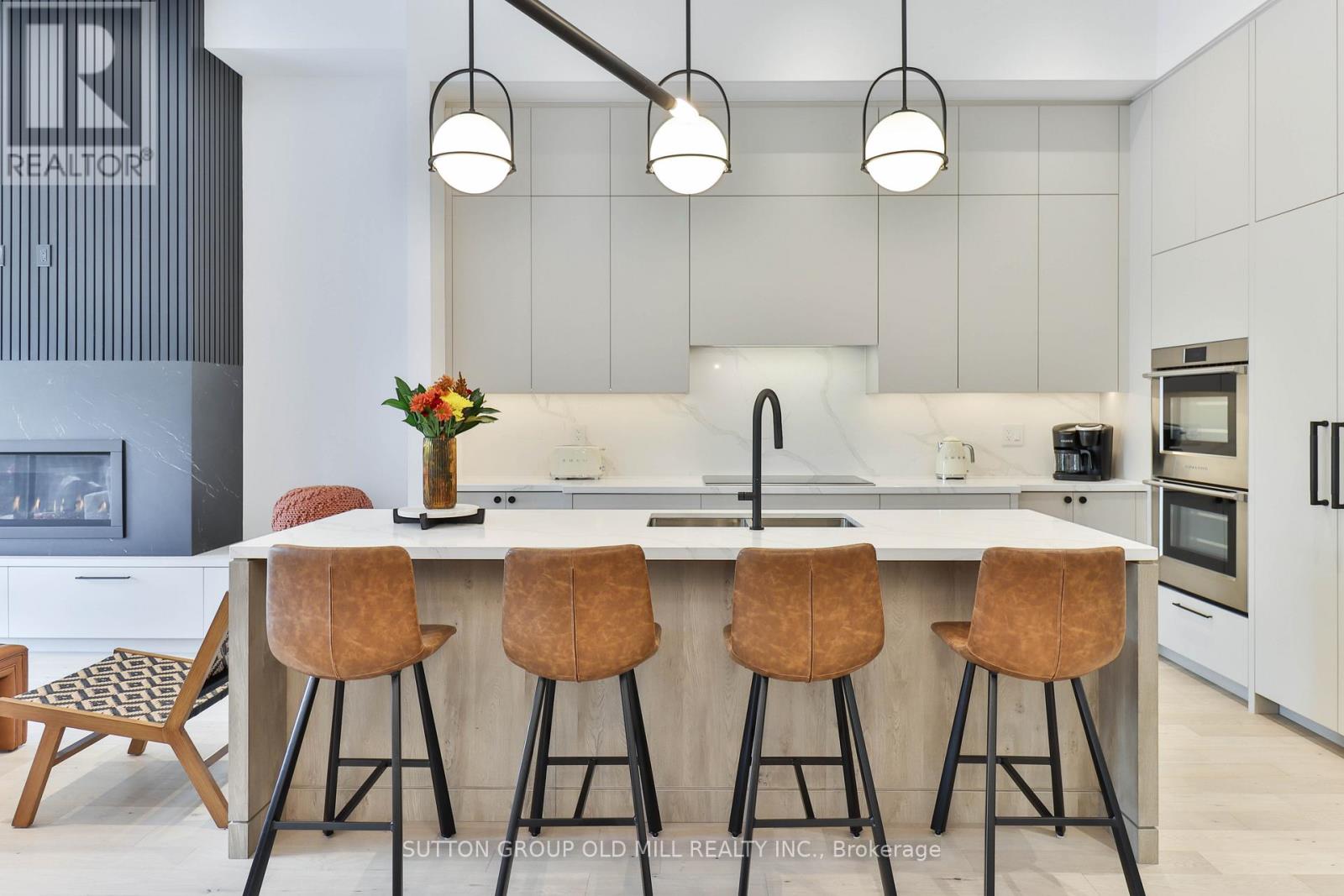 216 Delta Street, Toronto (Alderwood), Ontario  M8W 4E6 - Photo 12 - W12896228