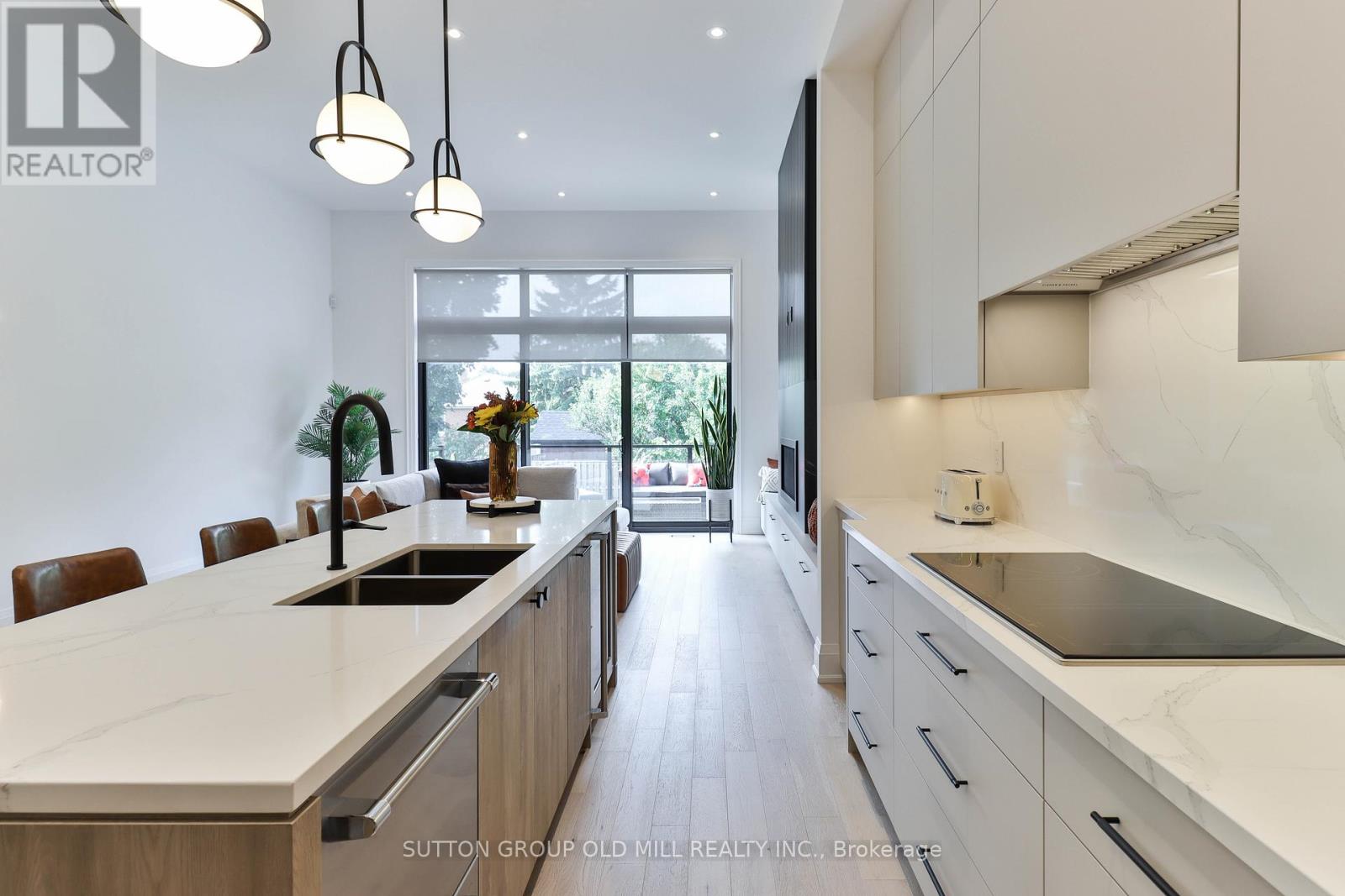 216 Delta Street, Toronto (Alderwood), Ontario  M8W 4E6 - Photo 15 - W12896228