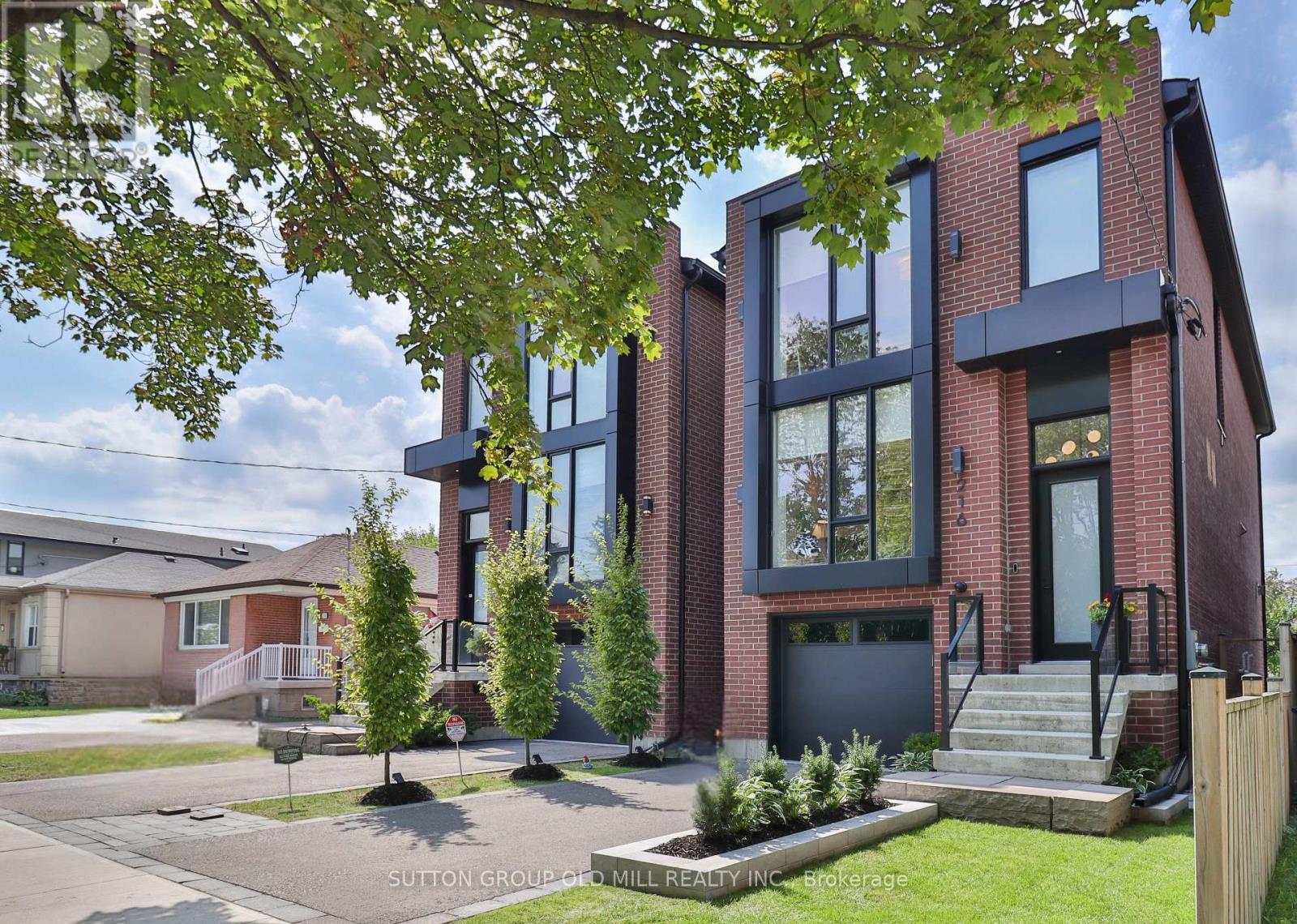 216 Delta Street, Toronto (Alderwood), Ontario  M8W 4E6 - Photo 2 - W12896228