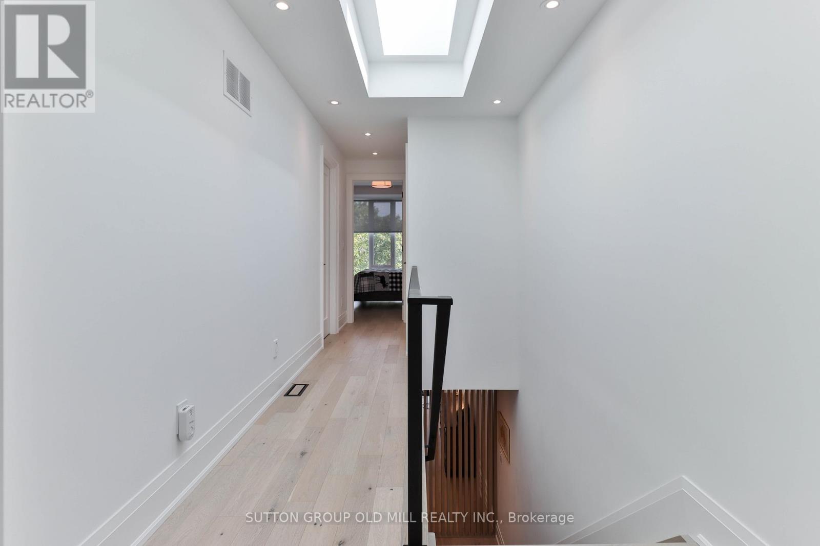 216 Delta Street, Toronto (Alderwood), Ontario  M8W 4E6 - Photo 23 - W12896228