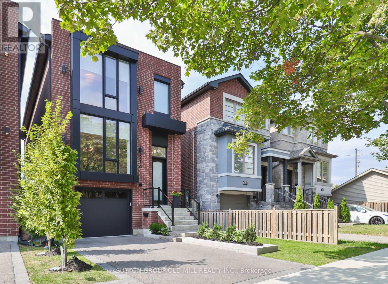 216 Delta Street, Toronto (Alderwood), Ontario  M8W 4E6 - Photo 3 - W12896228