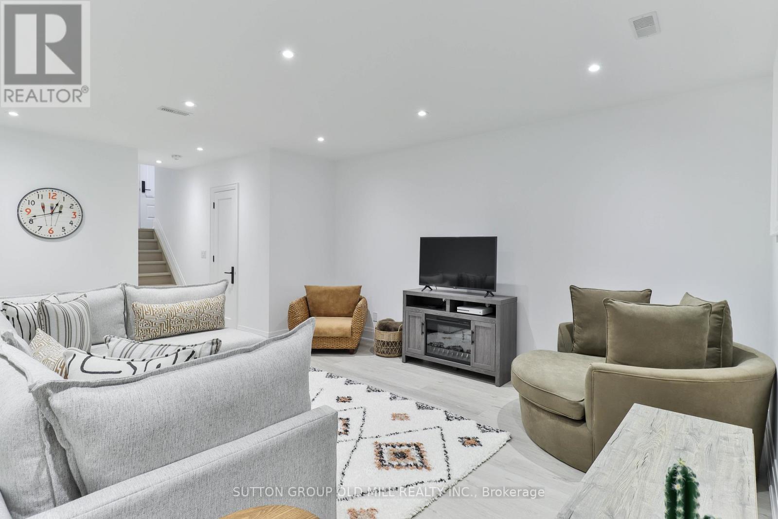 216 Delta Street, Toronto (Alderwood), Ontario  M8W 4E6 - Photo 40 - W12896228