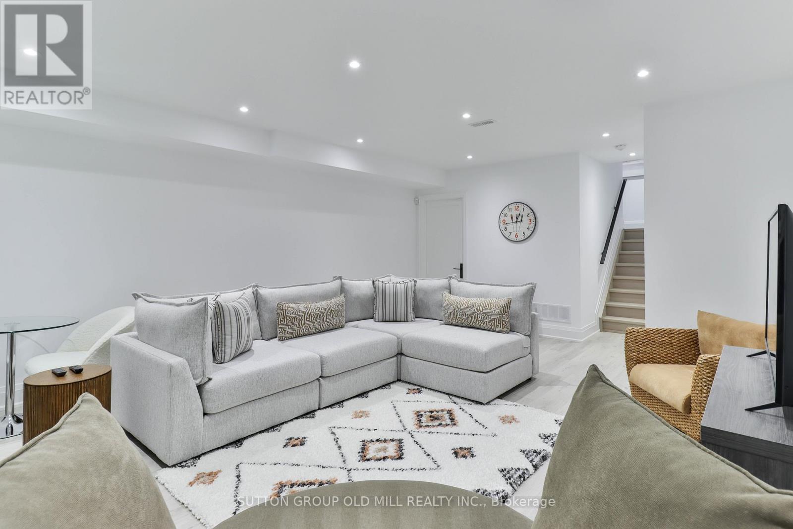 216 Delta Street, Toronto (Alderwood), Ontario  M8W 4E6 - Photo 41 - W12896228