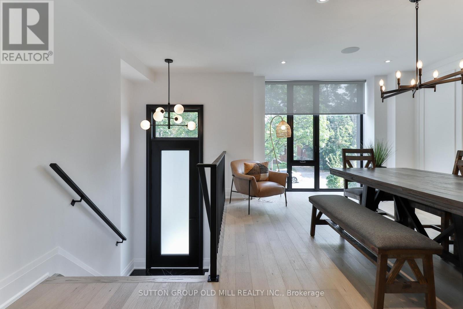 216 Delta Street, Toronto (Alderwood), Ontario  M8W 4E6 - Photo 5 - W12896228