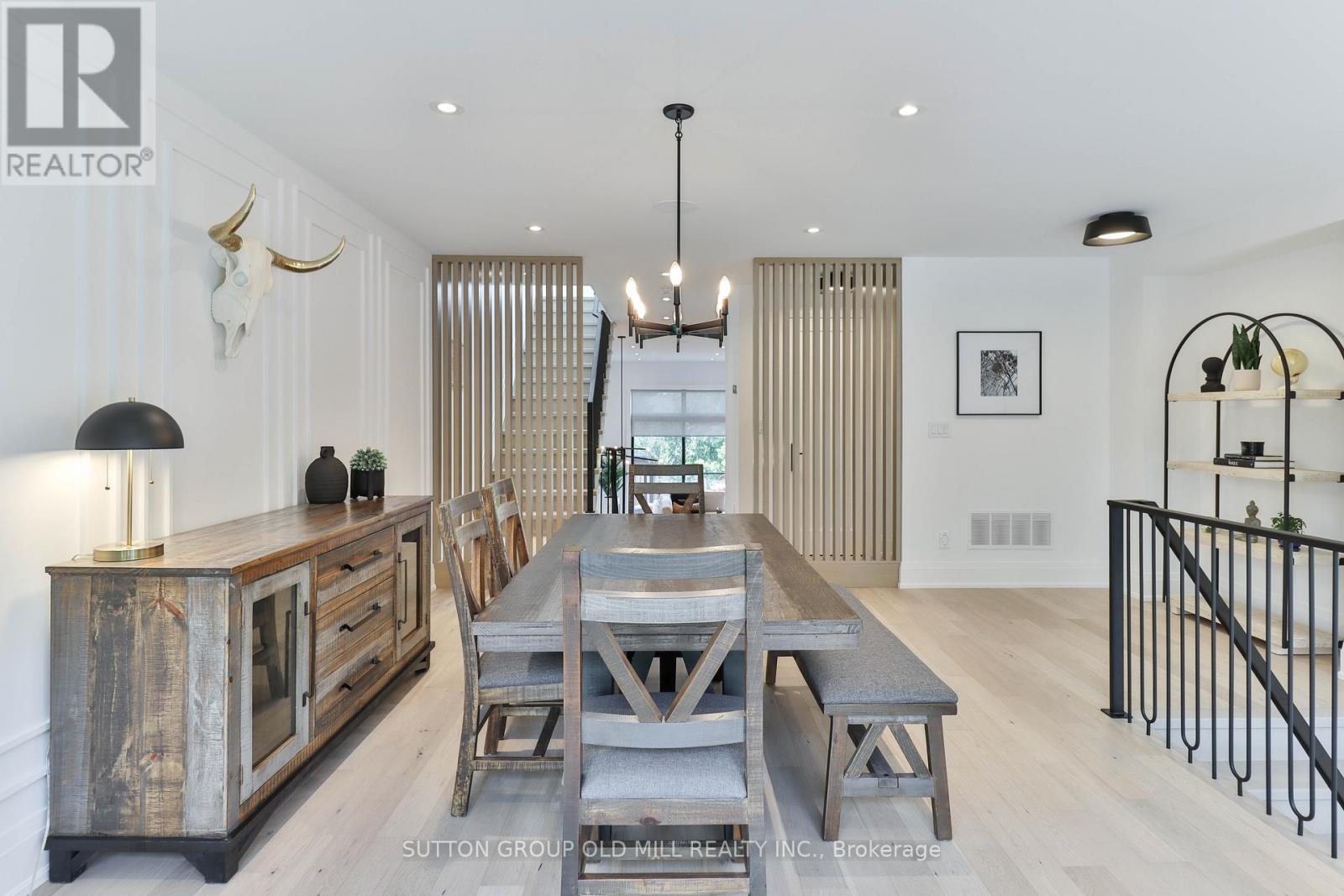 216 Delta Street, Toronto (Alderwood), Ontario  M8W 4E6 - Photo 8 - W12896228