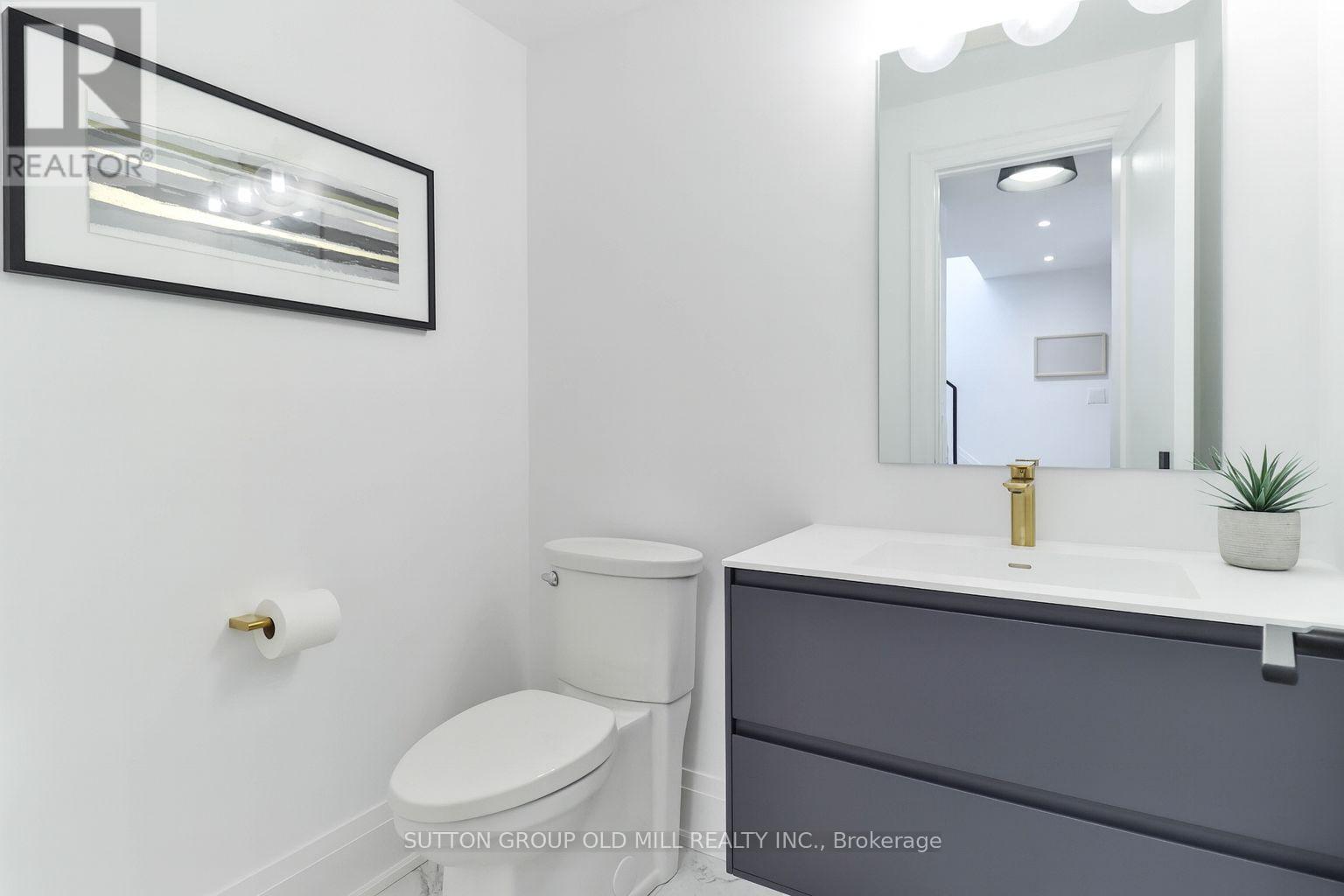 216 Delta Street, Toronto (Alderwood), Ontario  M8W 4E6 - Photo 9 - W12896228