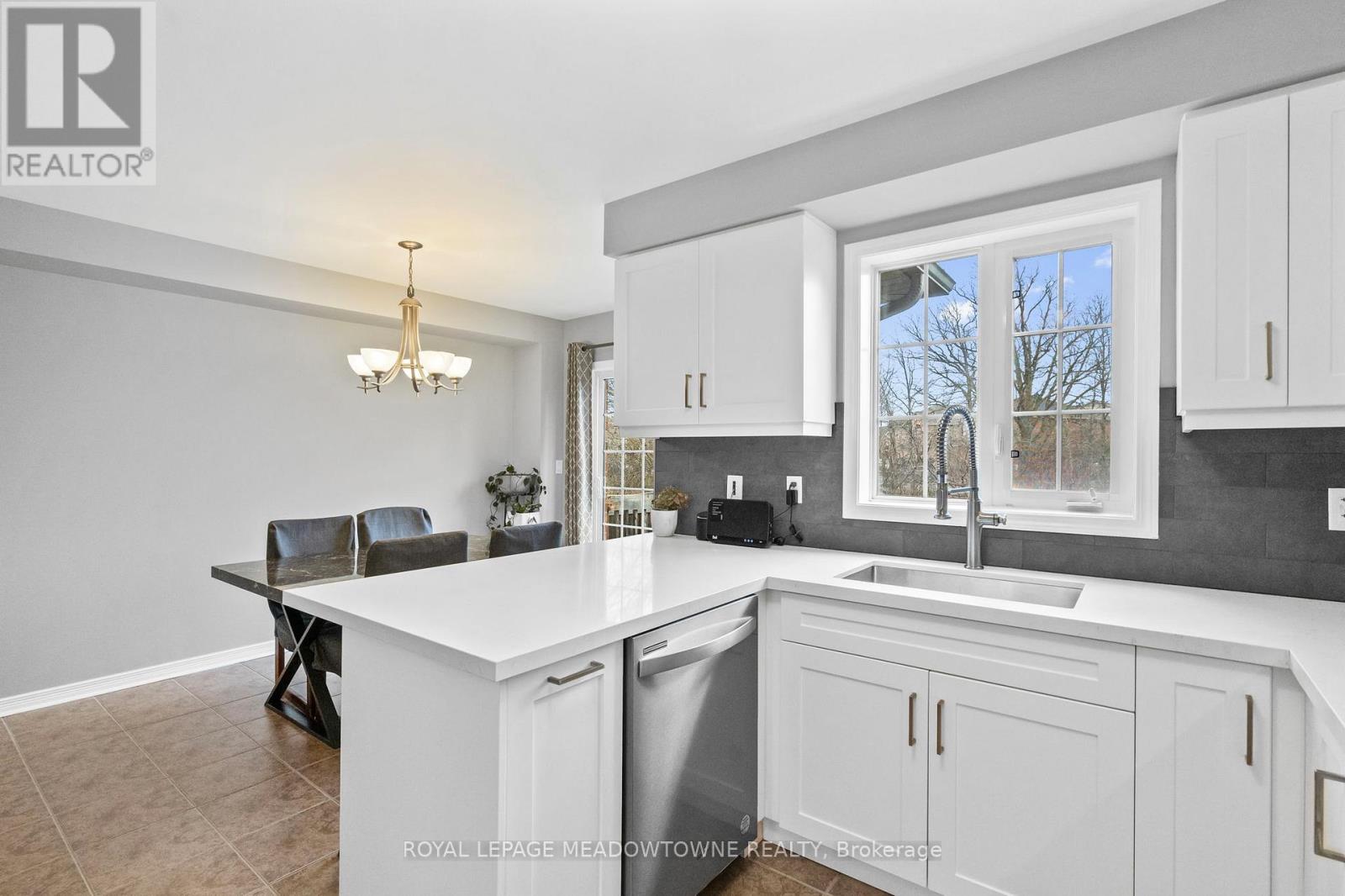 356 Bussel Crescent, Milton, Ontario  L9T 0W5 - Photo 10 - W12896246