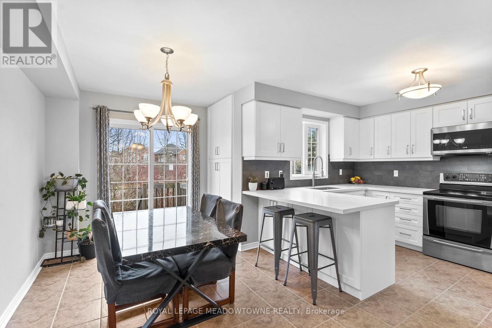 356 Bussel Crescent, Milton, Ontario  L9T 0W5 - Photo 11 - W12896246