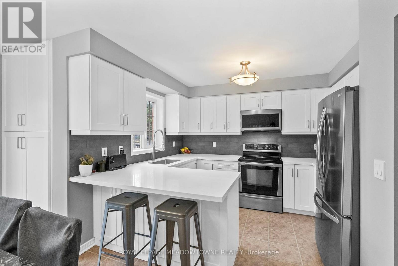 356 Bussel Crescent, Milton, Ontario  L9T 0W5 - Photo 9 - W12896246