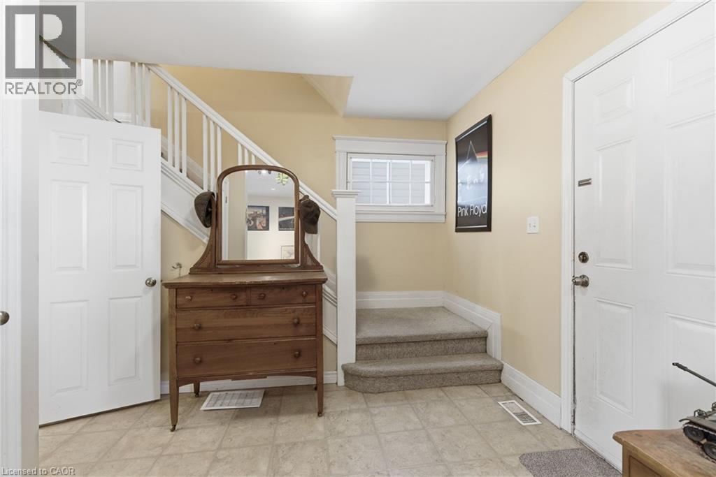 132 1/2 Lake Street, St. Catharines, Ontario  L2R 5Y1 - Photo 2 - 40813203