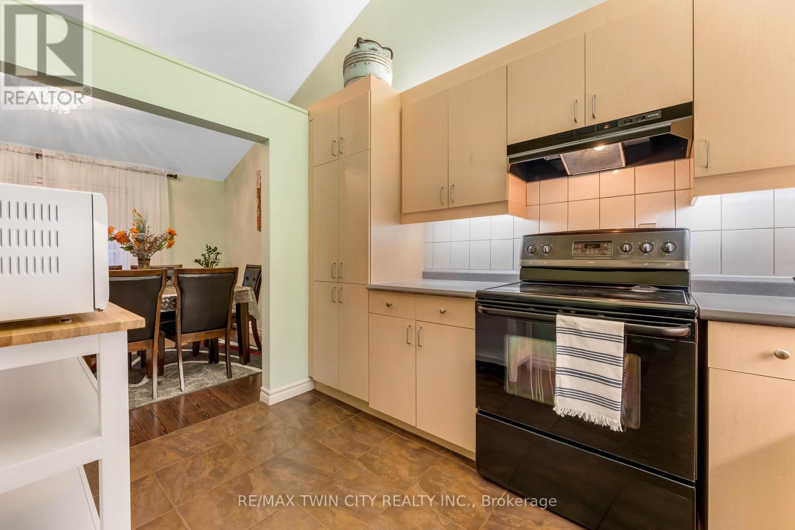 86 Overlea Drive, Kitchener, Ontario  N2M 1T1 - Photo 20 - X12896222