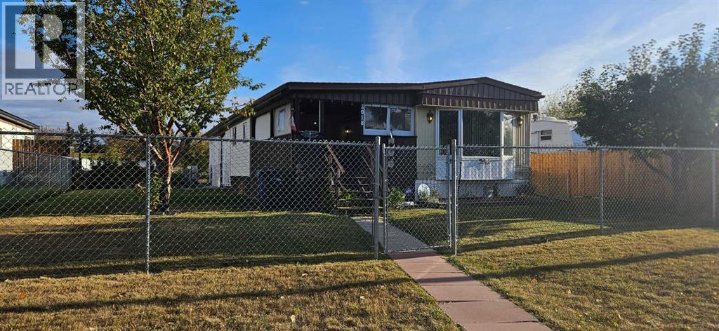 2018 26 Avenue, Bowden, Alberta T0M 0K0 - Photo 2 - A2292699