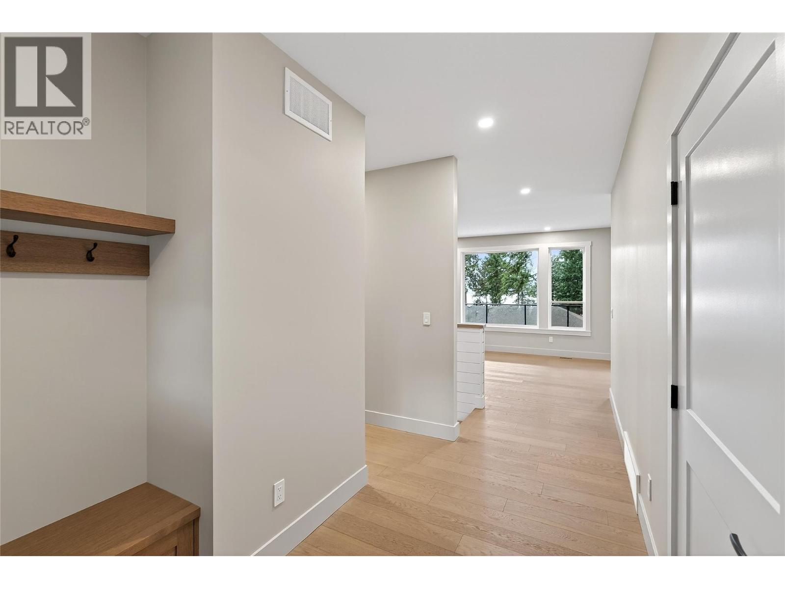 3682 Braelyn Road, Tappen, British Columbia  V0E 2X1 - Photo 6 - 10379011