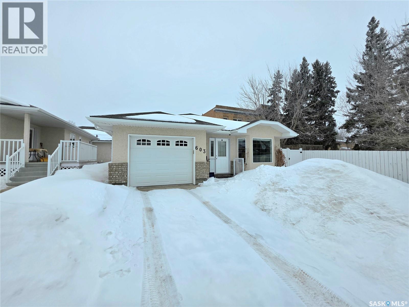 603 Main Street, Melville, Saskatchewan  S0A 2P0 - Photo 2 - SK030701