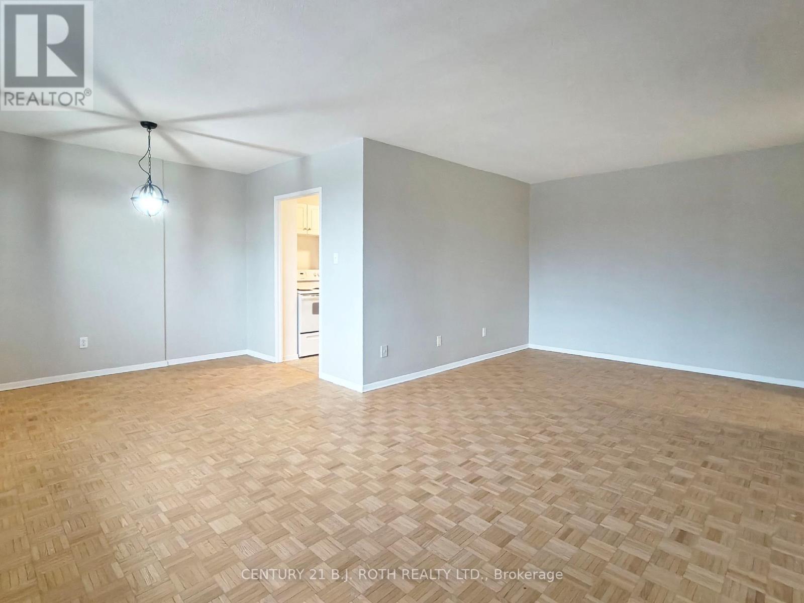 405 - 37 Peel Street, Barrie, Ontario  L4M 3L1 - Photo 2 - S12635648