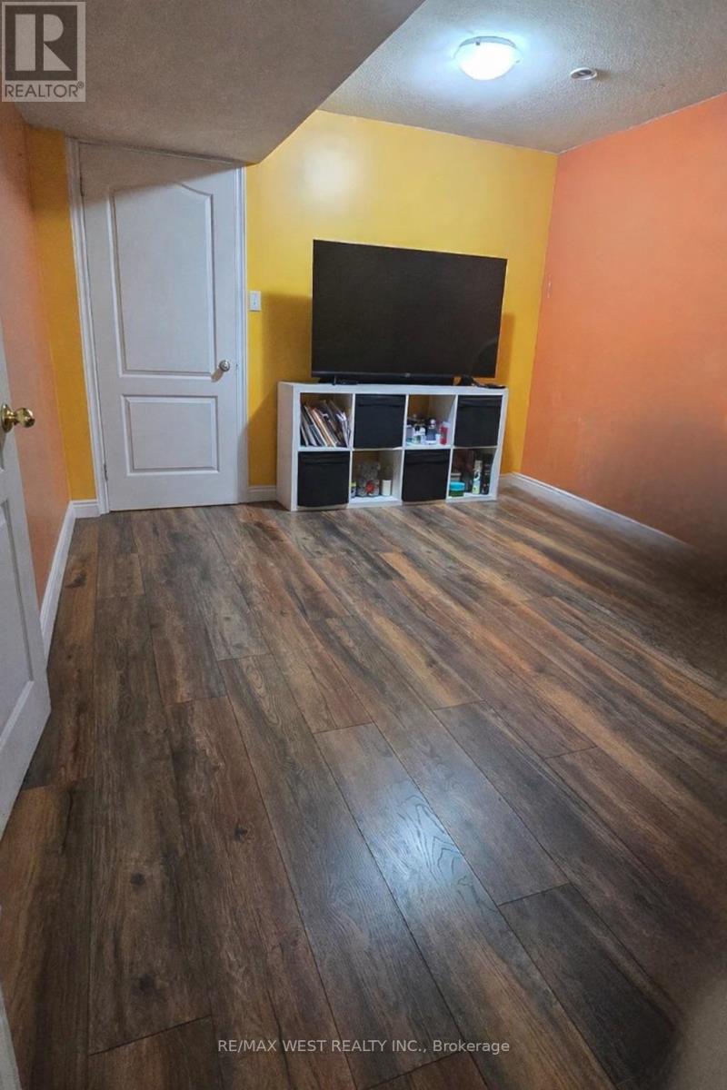 Lower - 126 Earth Star Trail, Brampton, Ontario  L6R 1A7 - Photo 4 - W12867674