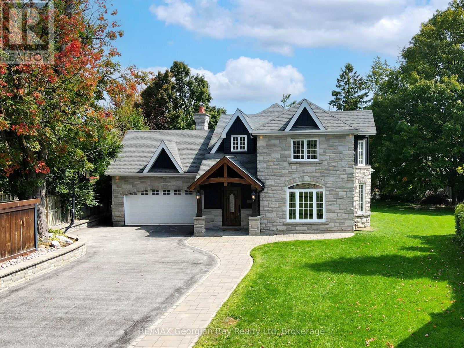 105 DUCKWORTH STREET, barrie (codrington), Ontario