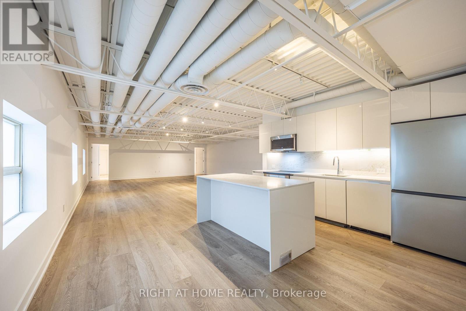 2R-2ND FLOOR REAR - 550 COLLEGE STREET, Toronto, Ontario