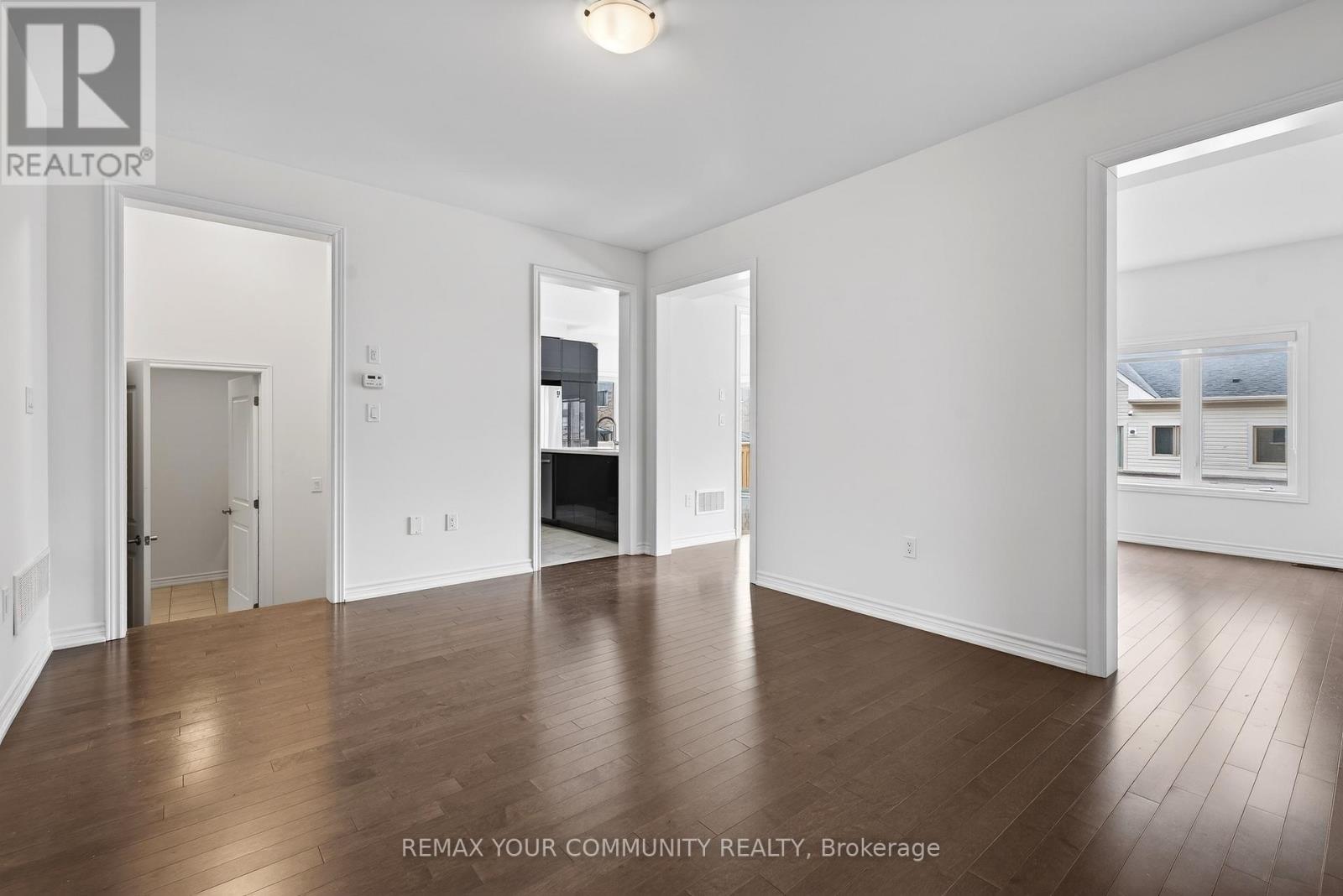 5 Valleo Street, Georgina (Keswick North), Ontario  L4P 0J8 - Photo 13 - N12893354