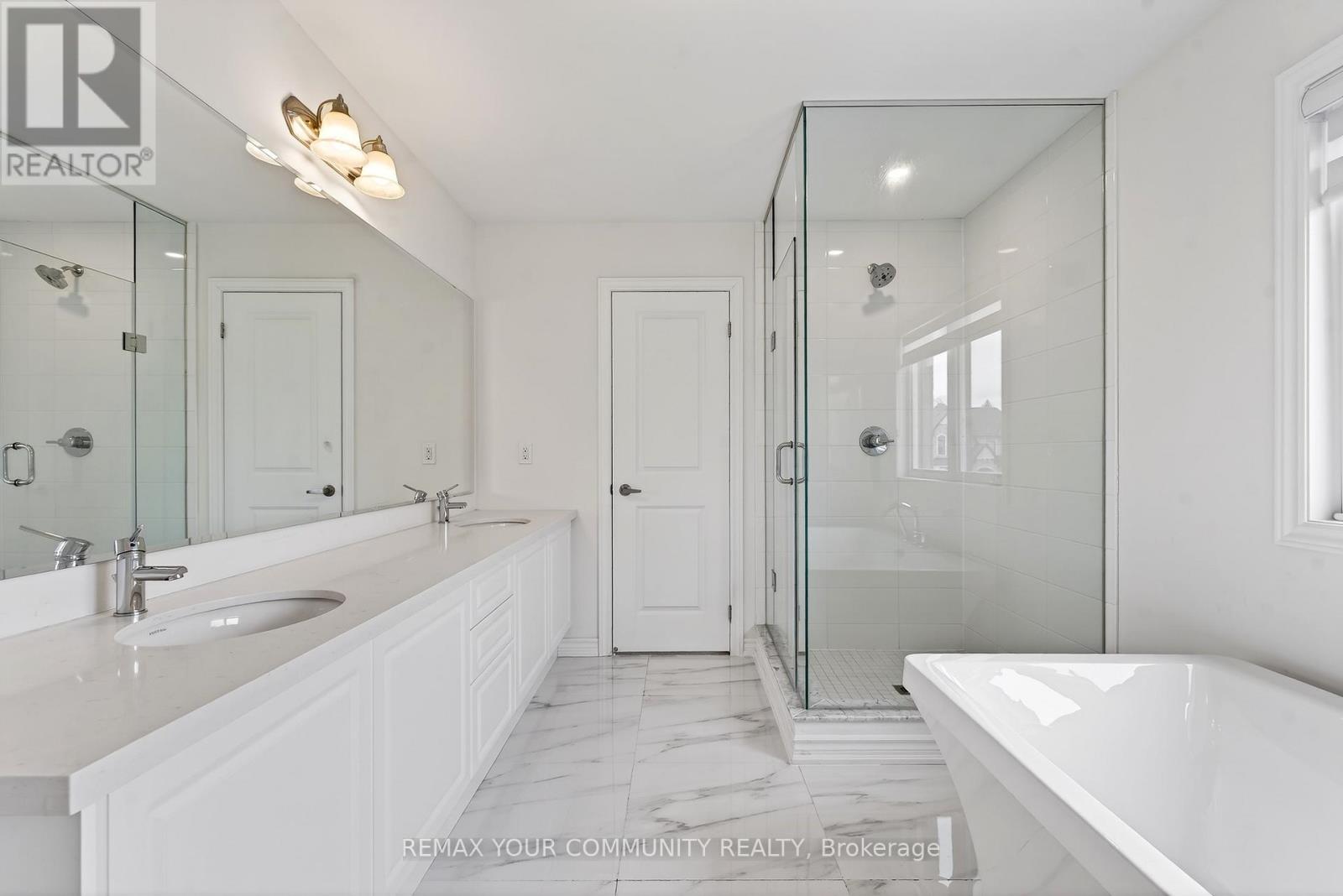 5 Valleo Street, Georgina (Keswick North), Ontario  L4P 0J8 - Photo 24 - N12893354