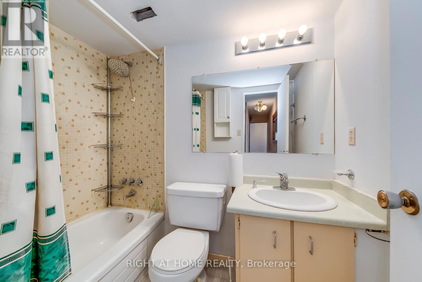 413 - 390 Dixon Road, Toronto (Kingsview Village-The Westway), Ontario  M9R 1T4 - Photo 15 - W12629310