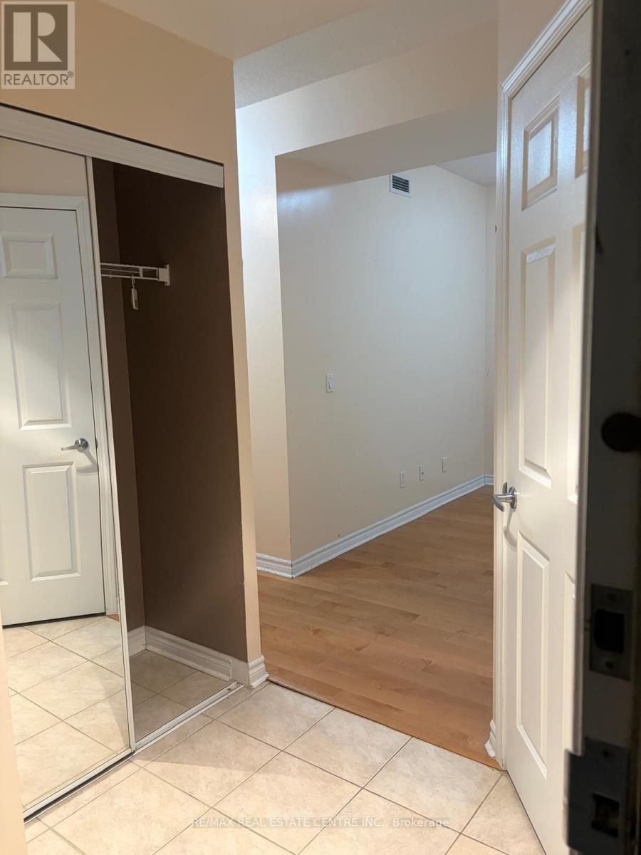 1411 - 388 Prince Of Wales Drive, Mississauga, Ontario  L5B 0A1 - Photo 14 - W12692426