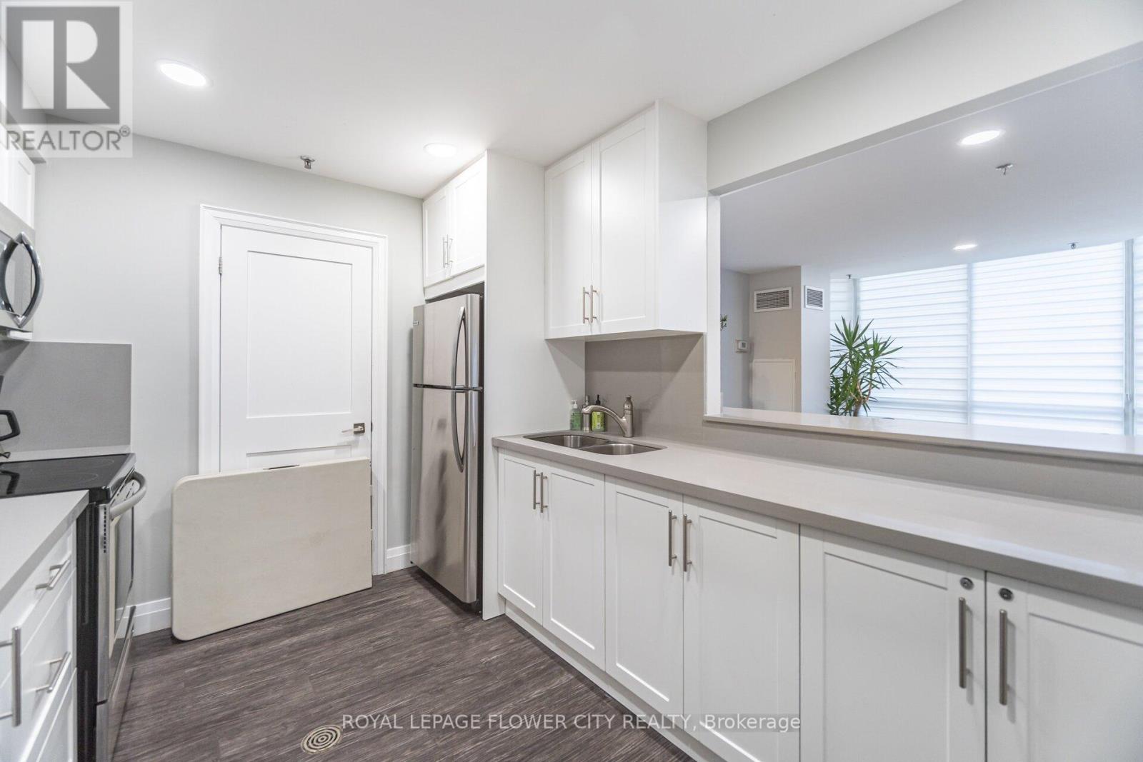 2103 - 22 Hanover Road, Brampton, Ontario  L6S 5K7 - Photo 10 - W12888586