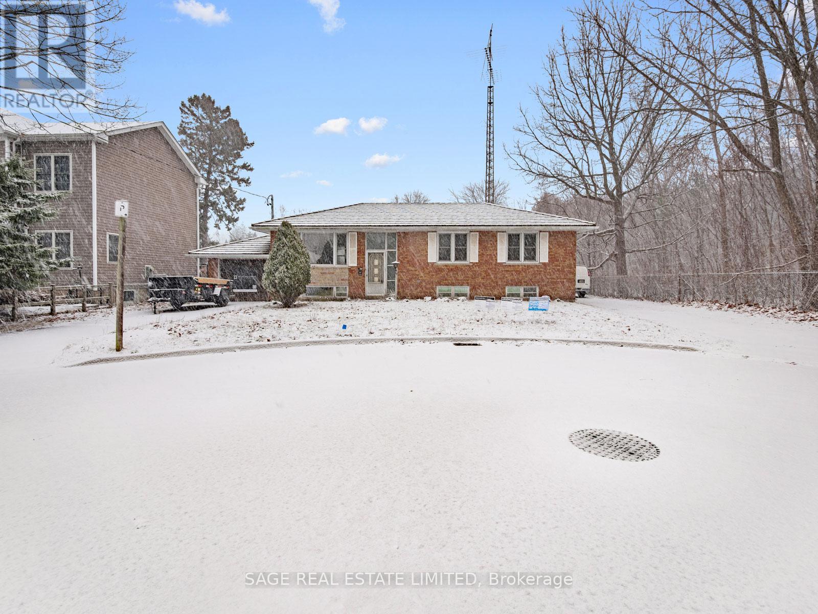 836 Tenth Street, Mississauga, Ontario  L5E 1S6 - Photo 3 - W12881762